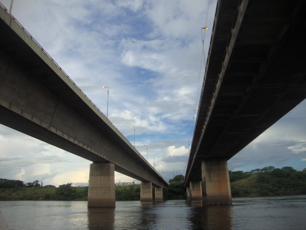 Primer y Segundo Puente sobre el río Caroni (Venezuela). Diseñado por F. Leonhardt y H. Baur. Terminado en 1963, une San Félix y Puerto Ordaz