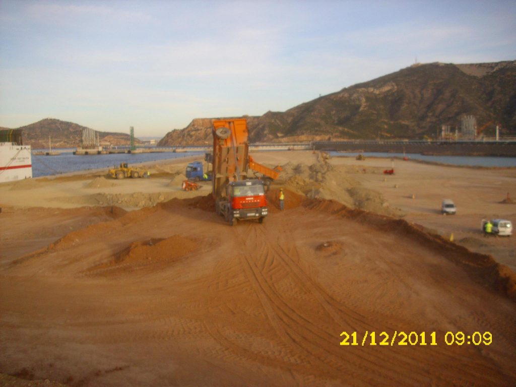 Precarga en dársena del puerto de Escombreras. http://opweb.carm.es/premiosingenieriacivil/faces/vervistaprevia.xhtml?codigo=E201646