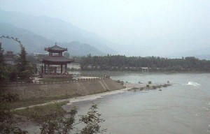Vista parcial del sistema de irrigación de Dujiangyan.