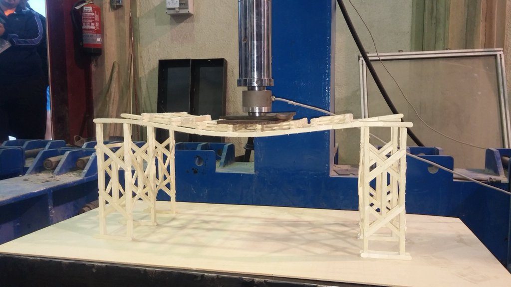 Soprendentemente, la deformada es clavada a la teórica